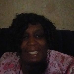 Meet your Posher, Lora